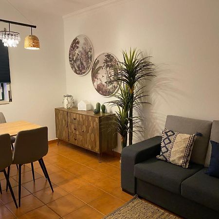 Country Town Apartment Almeirim Bagian luar foto