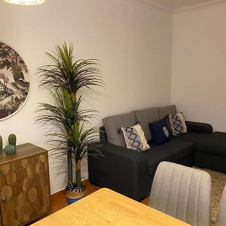 Country Town Apartment Almeirim Bagian luar foto