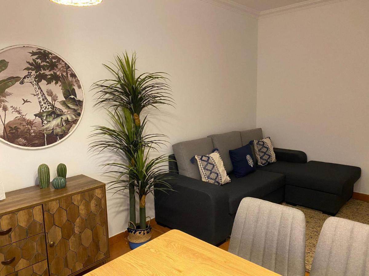 Country Town Apartment Almeirim Bagian luar foto