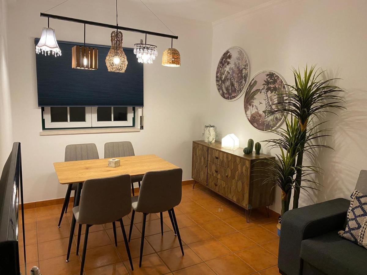 Country Town Apartment Almeirim Bagian luar foto