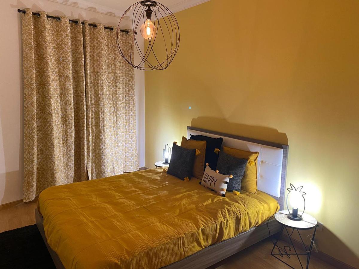 Country Town Apartment Almeirim Bagian luar foto