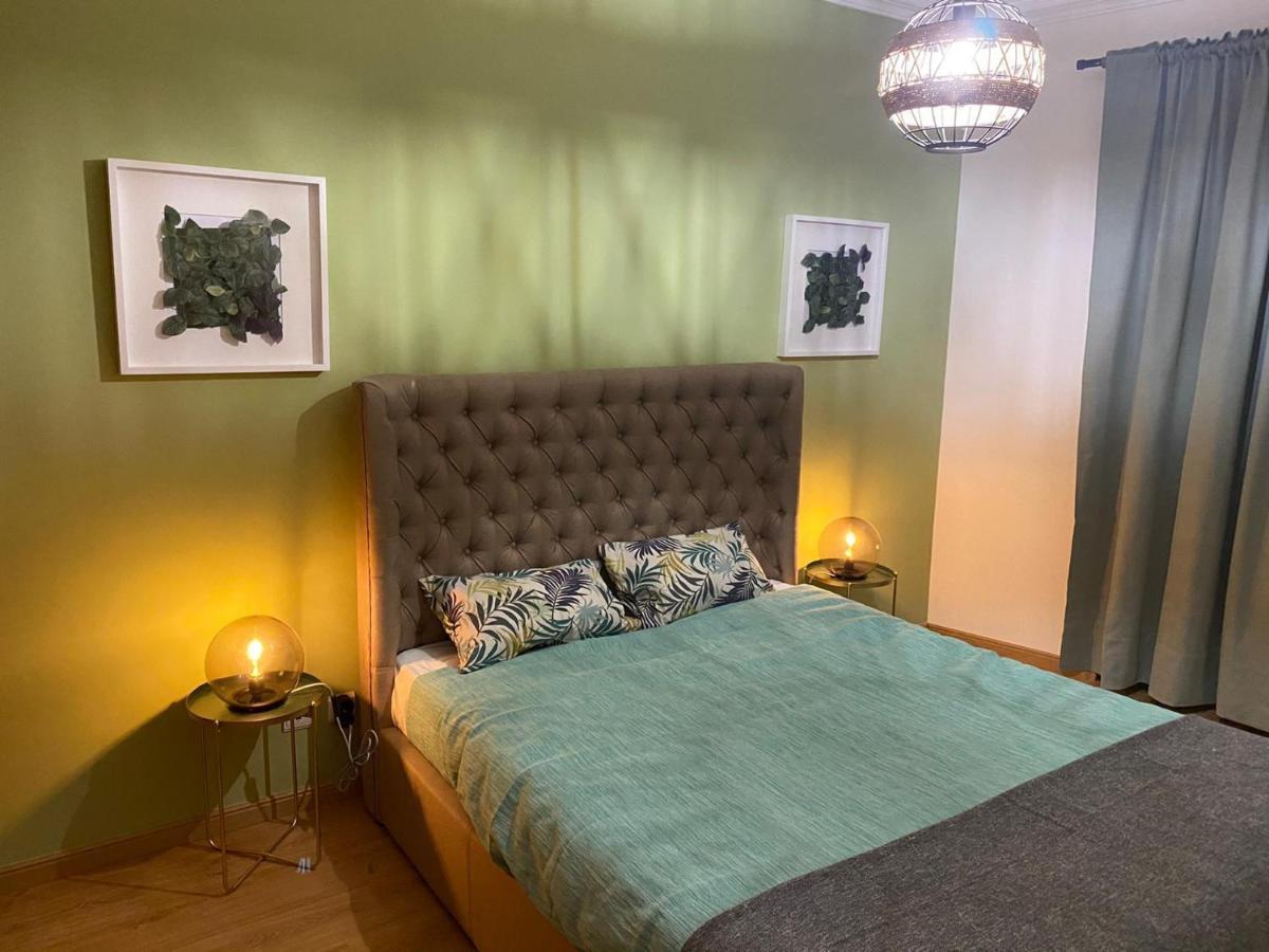 Country Town Apartment Almeirim Bagian luar foto