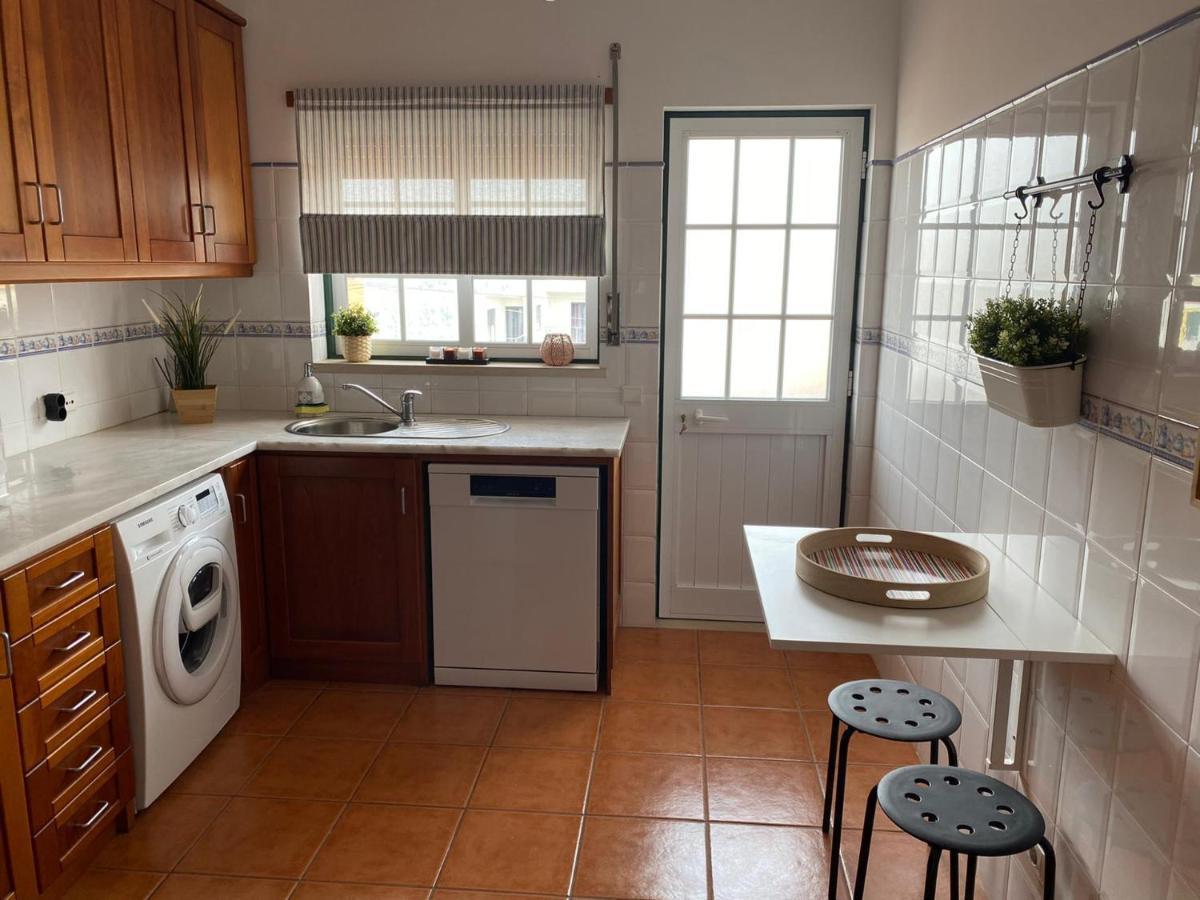 Country Town Apartment Almeirim Bagian luar foto